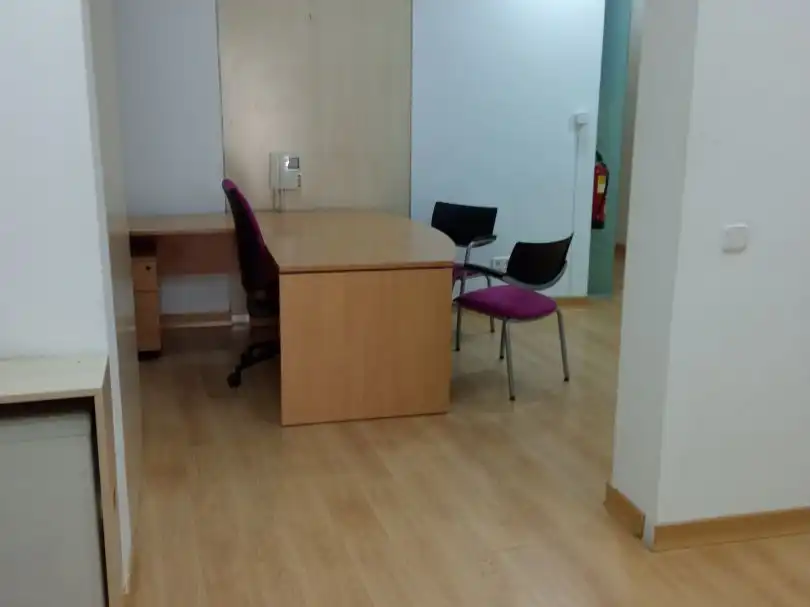 Büro zur Miete in Alcalá de Henares mit Klimaanlage, Heizung und Möbliert