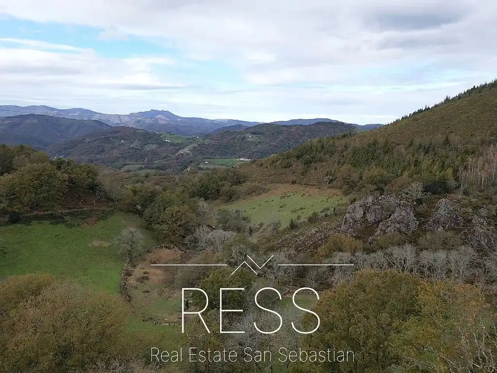 Vista exterior de Casa o xalet en venda en Etxalar amb Jardí privat, Terrassa i Balcó