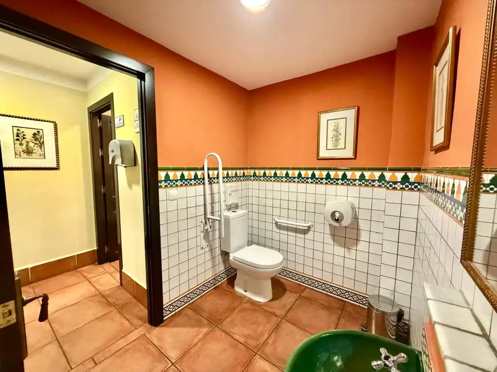 Bathroom of Commercial properties for rent in Córdoba