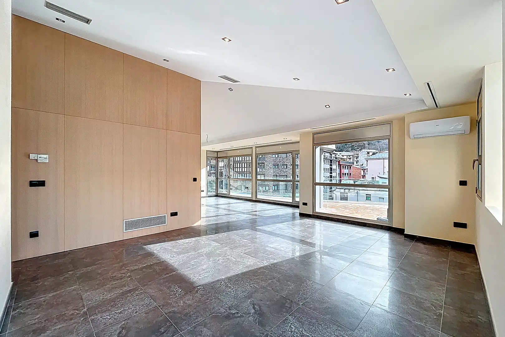 Attic for sale in Escaldes – Engordany  with Air Conditioner, Heating and Terrace