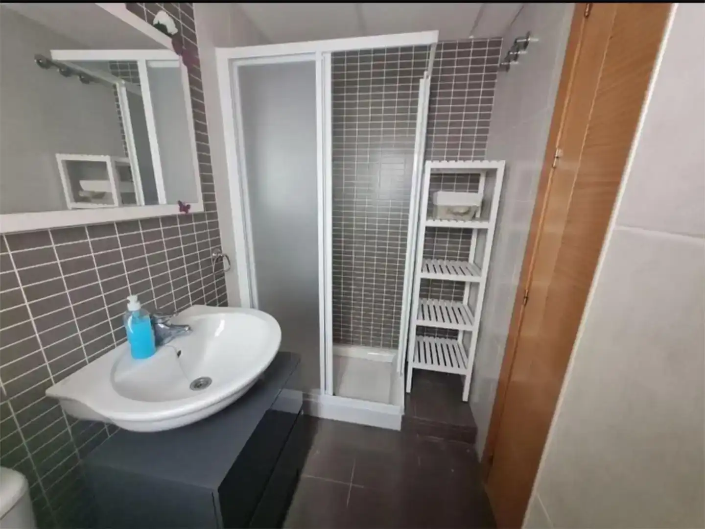 Baño de Piso en venta en Riogordo con Aire acondicionado, Parquet y Microondas