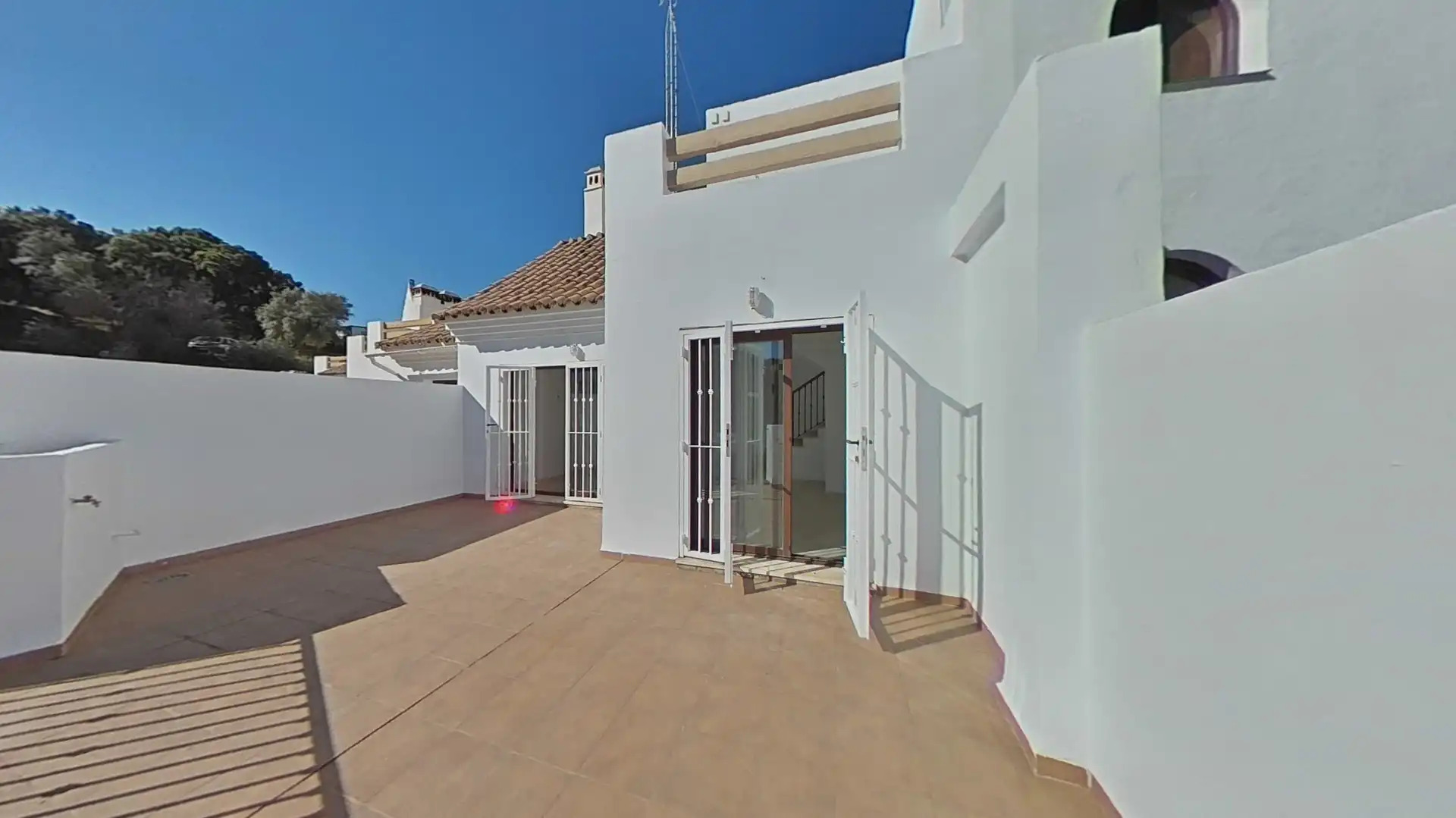 Vista exterior de Pis en venda en Benahavís