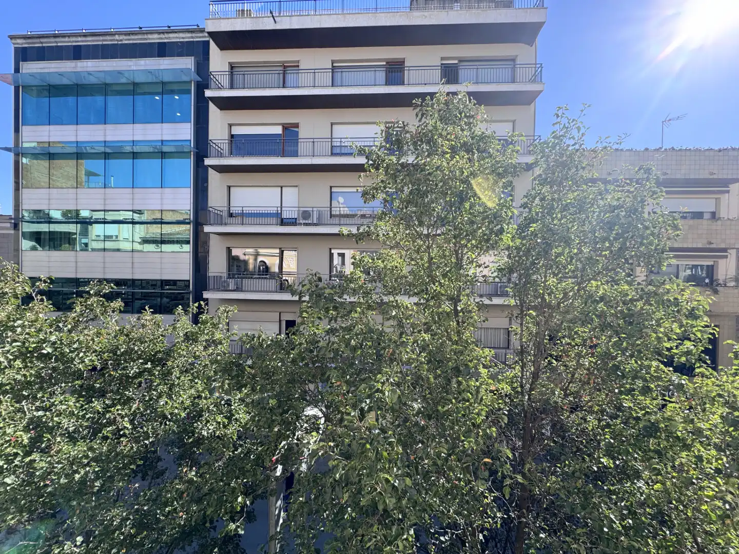 Vista exterior de Oficina en venta en Granollers con Alarma