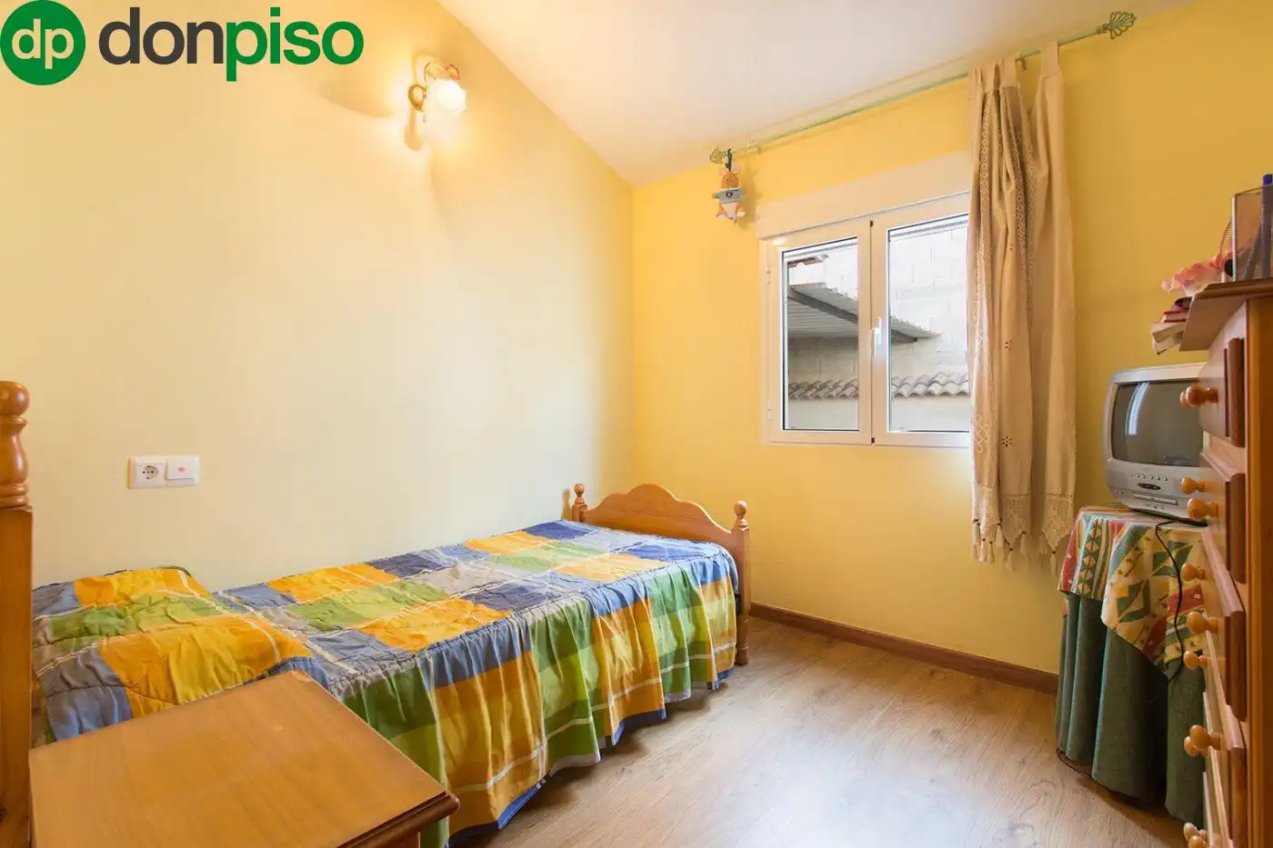 Habitación de Casa o chalet en venta en Alamedilla con Parquet y Terraza