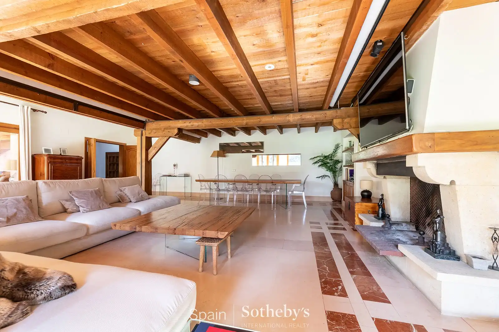Sala d'estar de Casa o xalet en venda en Pozuelo de Alarcón amb Aire condicionat, Calefacció i Jardí privat
