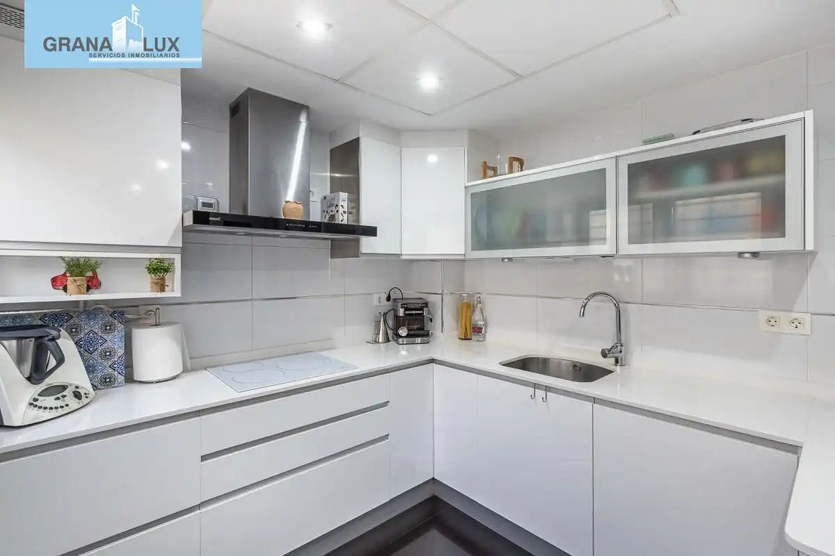 Kitchen of Houses for sale in Granada  with Air Conditioner, Heating and Terrace