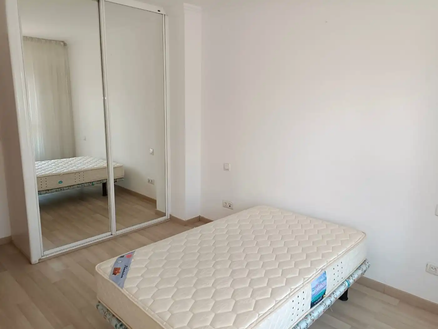 Flat for rent in Avenida CADIZ, Barrio de Zaidín