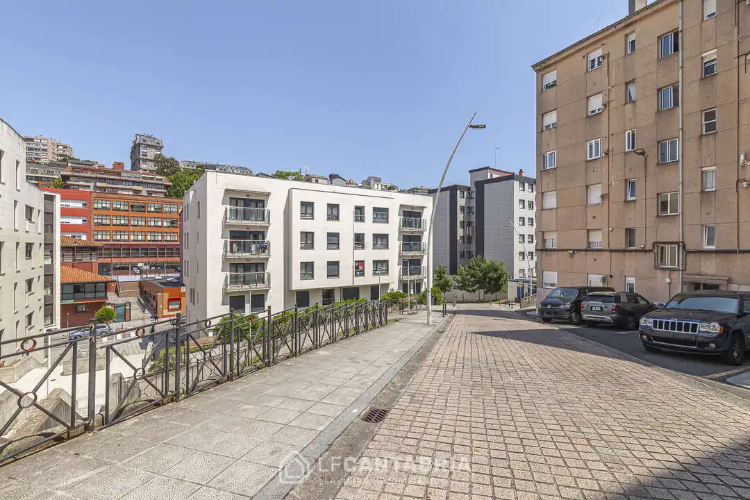 Außenansicht von Wohnung zum Verkauf in Santander