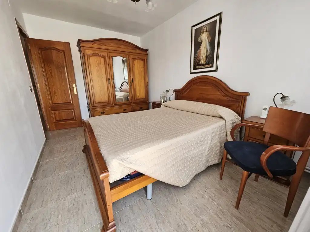 Schlafzimmer von Einfamilien-Reihenhaus zum Verkauf in Calafell mit Klimaanlage, Heizung und Privatgarten