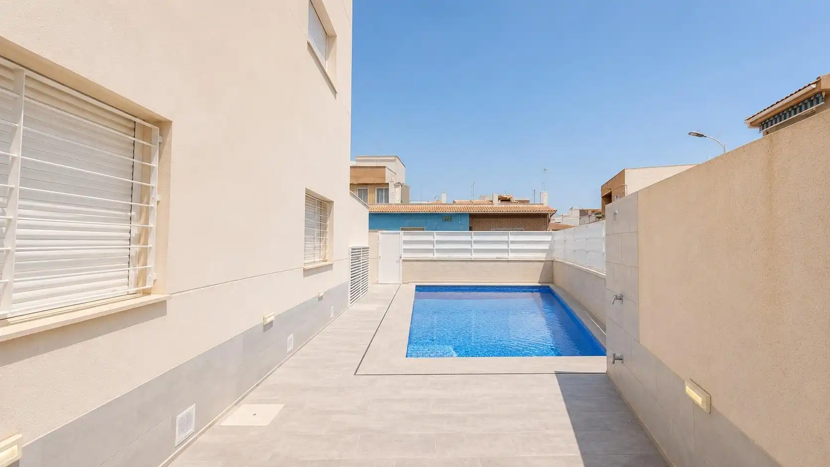 Piscina de Ático en venta en San Pedro del Pinatar con Aire acondicionado, Terraza y Piscina comunitaria