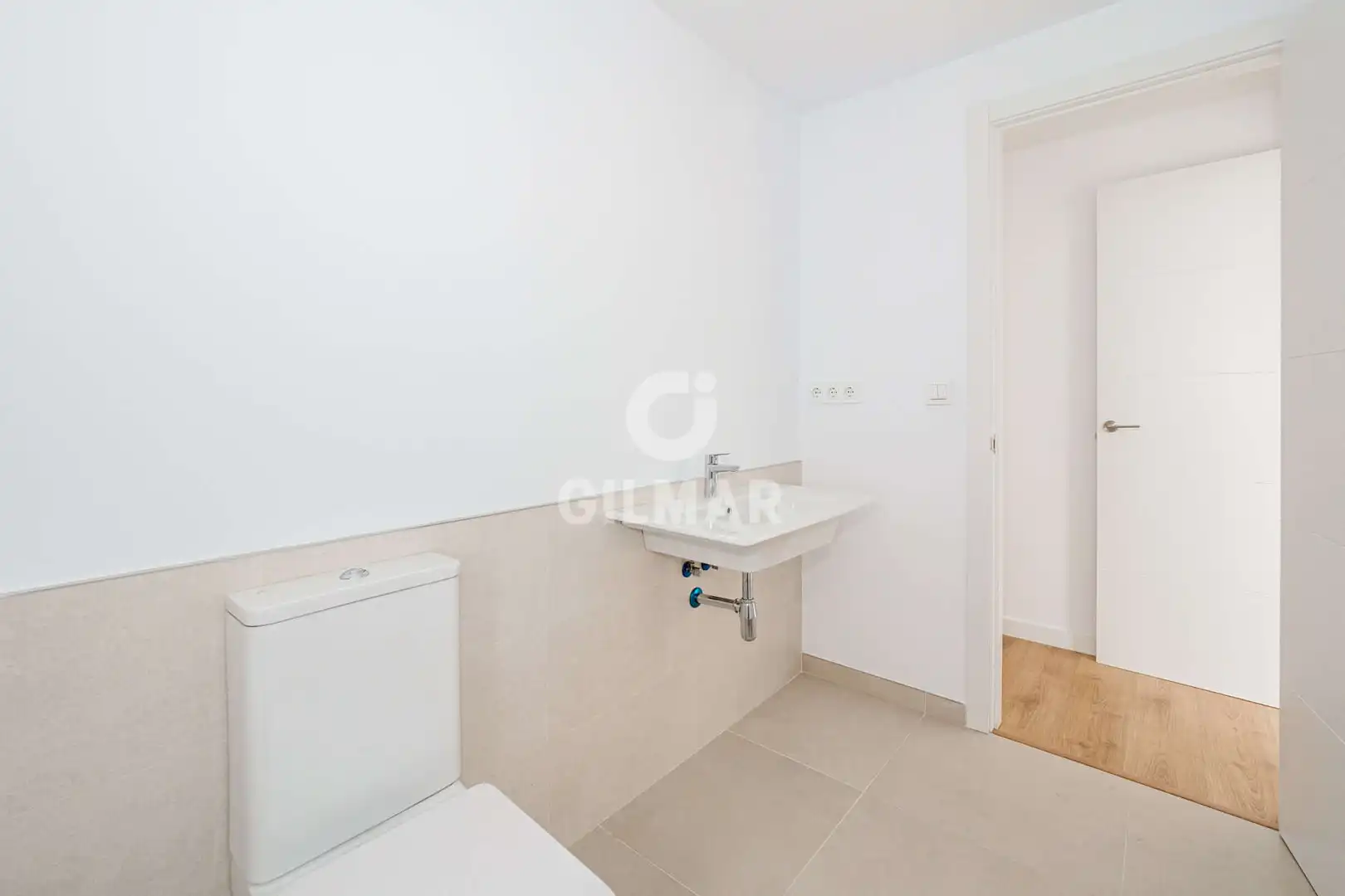 Baño de Ático en venta en Sevilla con Calefacción, Jardín privado y Piscina