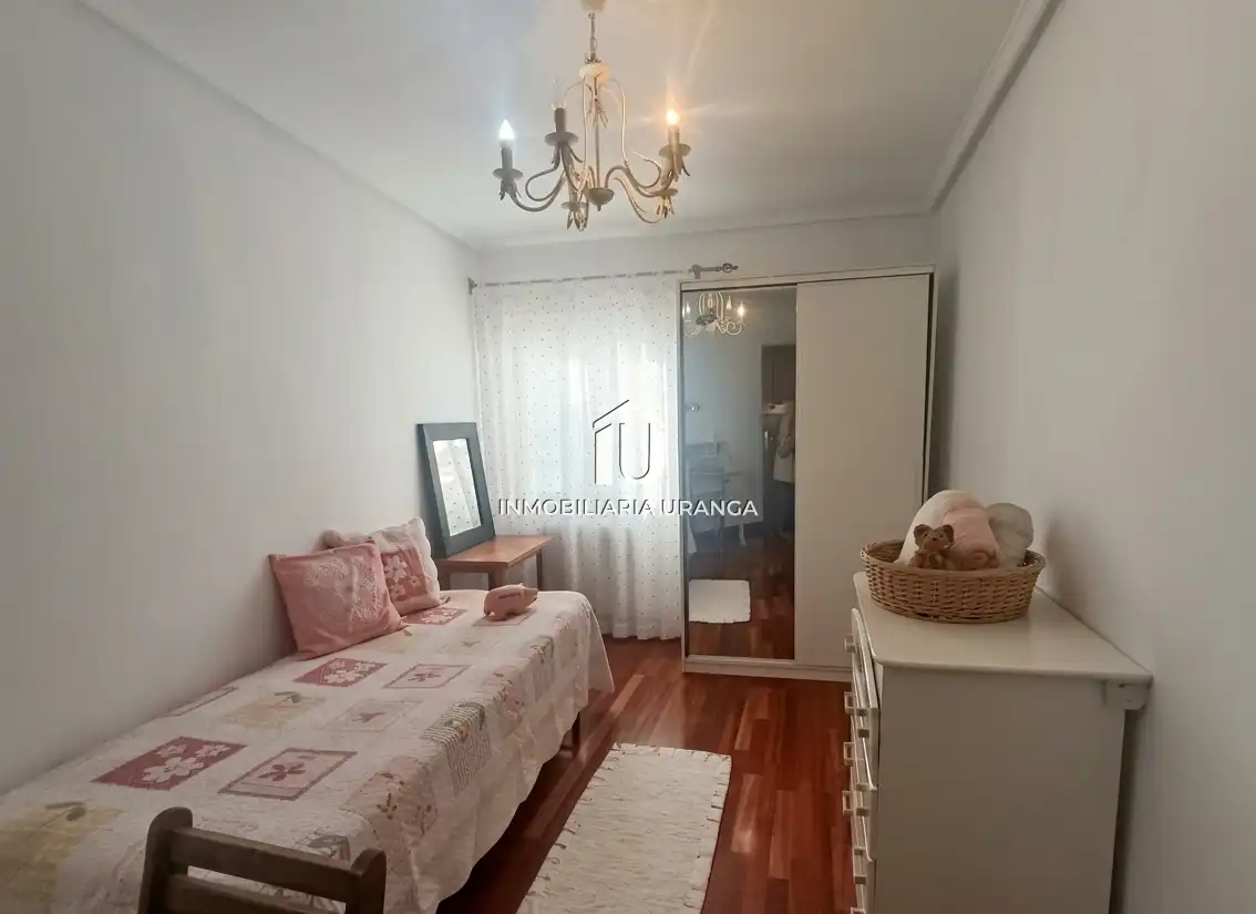 Habitación de Piso en venta en Laredo con Calefacción
