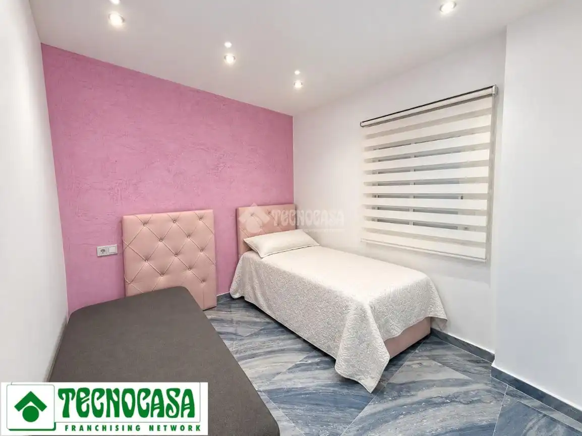 Habitación de Casa adosada en venta en San Francisco