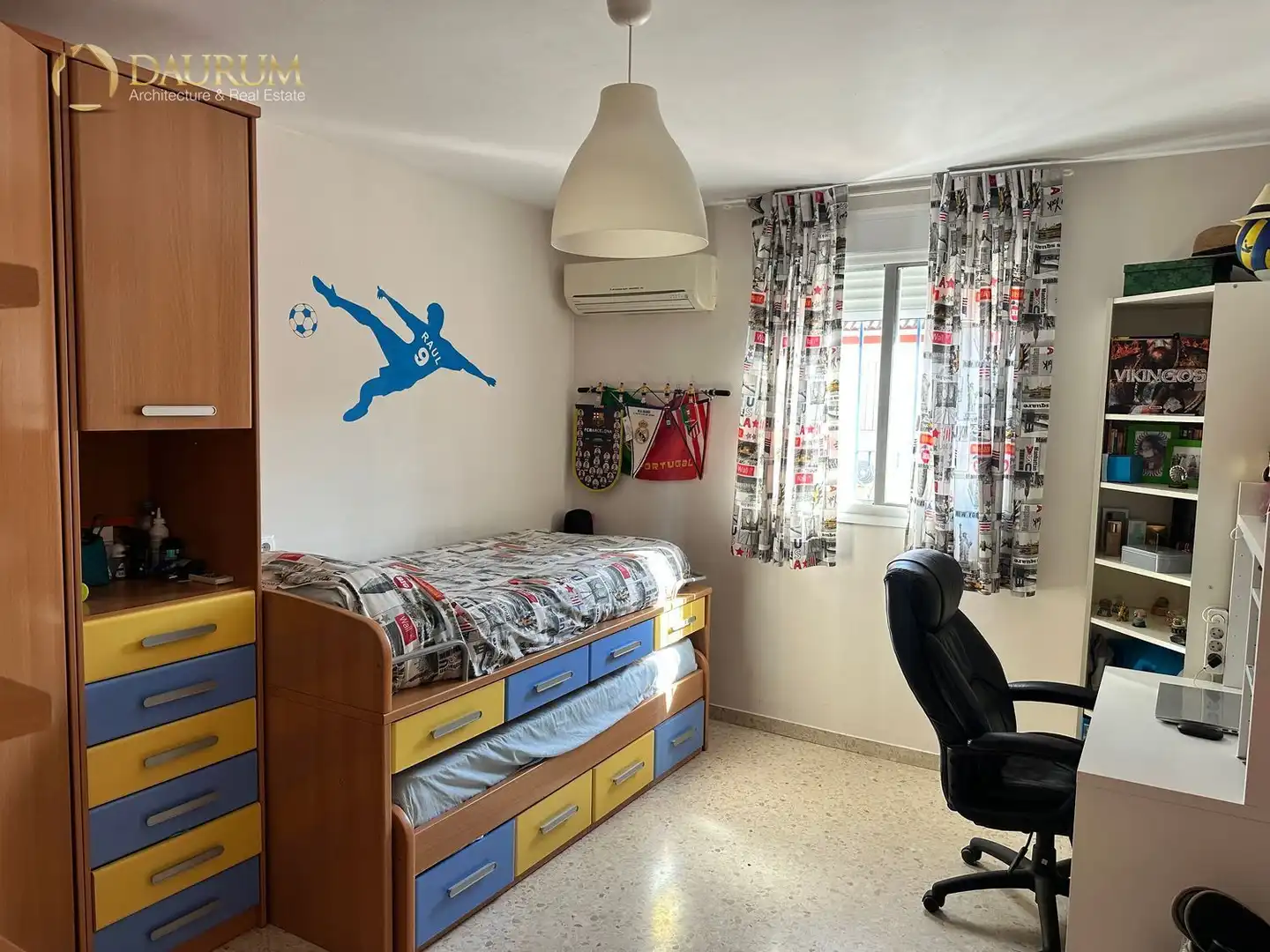 Dormitori de Casa adosada en venda en Dos Hermanas amb Aire condicionat, Calefacció i Terrassa