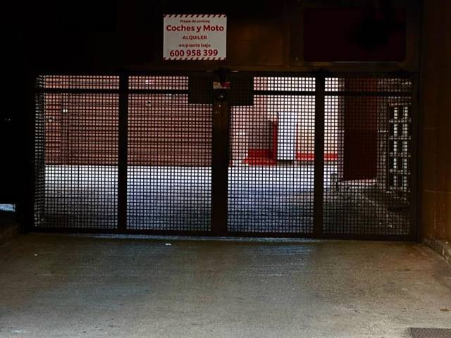 Garaje en Alquiler en Avinguda de Francesc Macià, 8 en Torre-roja-Campreciós