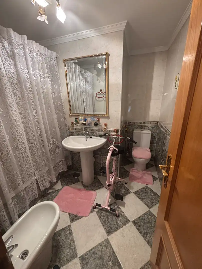 Baño de Casa o chalet en venta en Valladolid con Calefacción, Jardín privado y Parquet