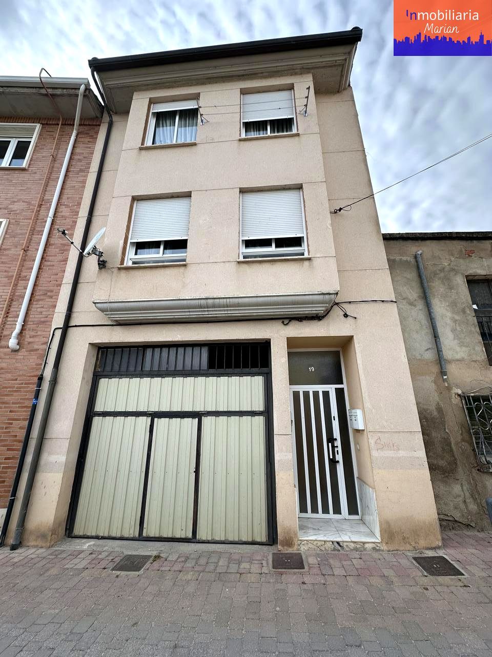 Vista exterior de Casa o xalet en venda en Aranda de Duero