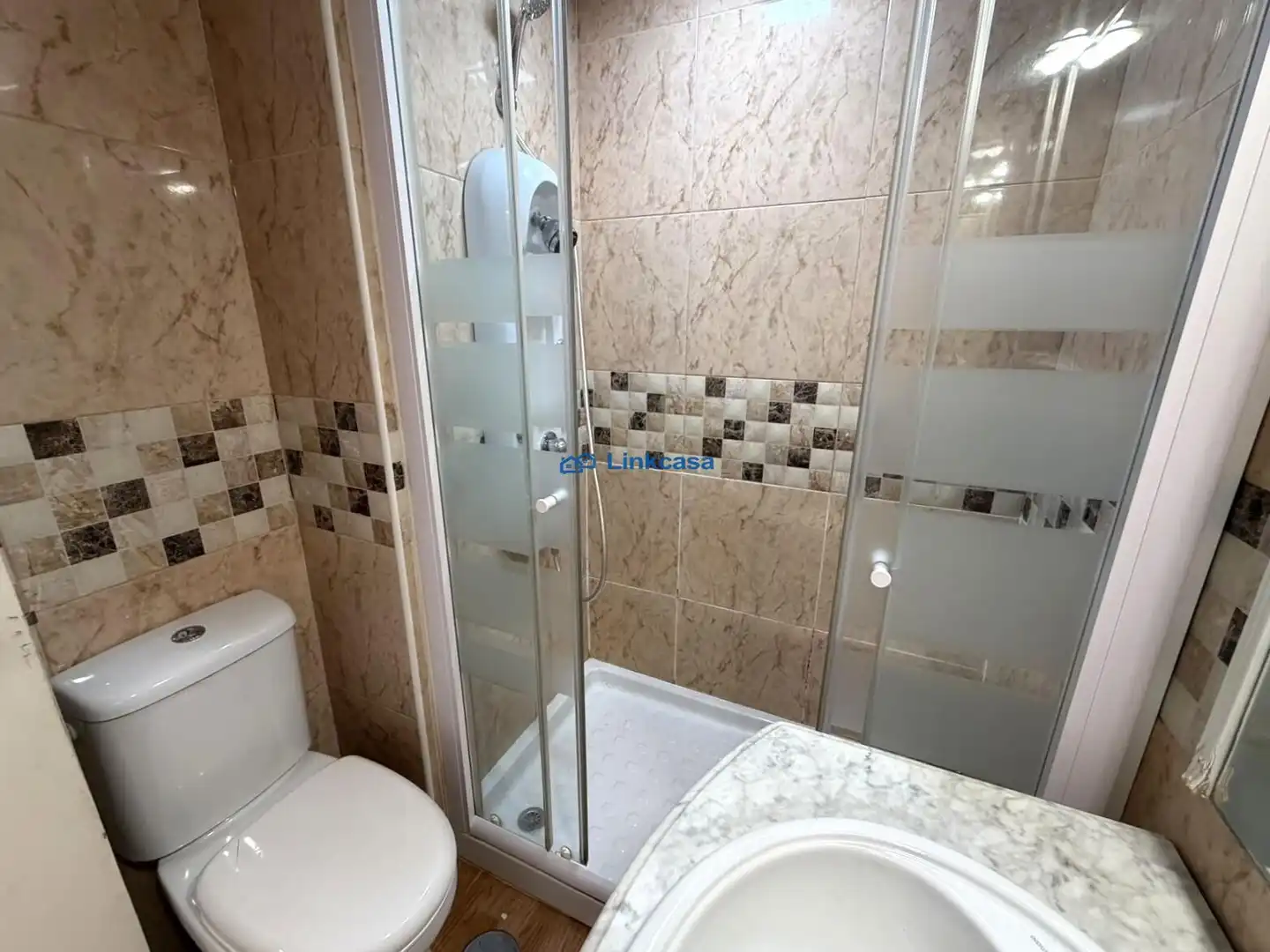 Baño de Piso en venta en Leganés con Aire acondicionado, Calefacción y Trastero