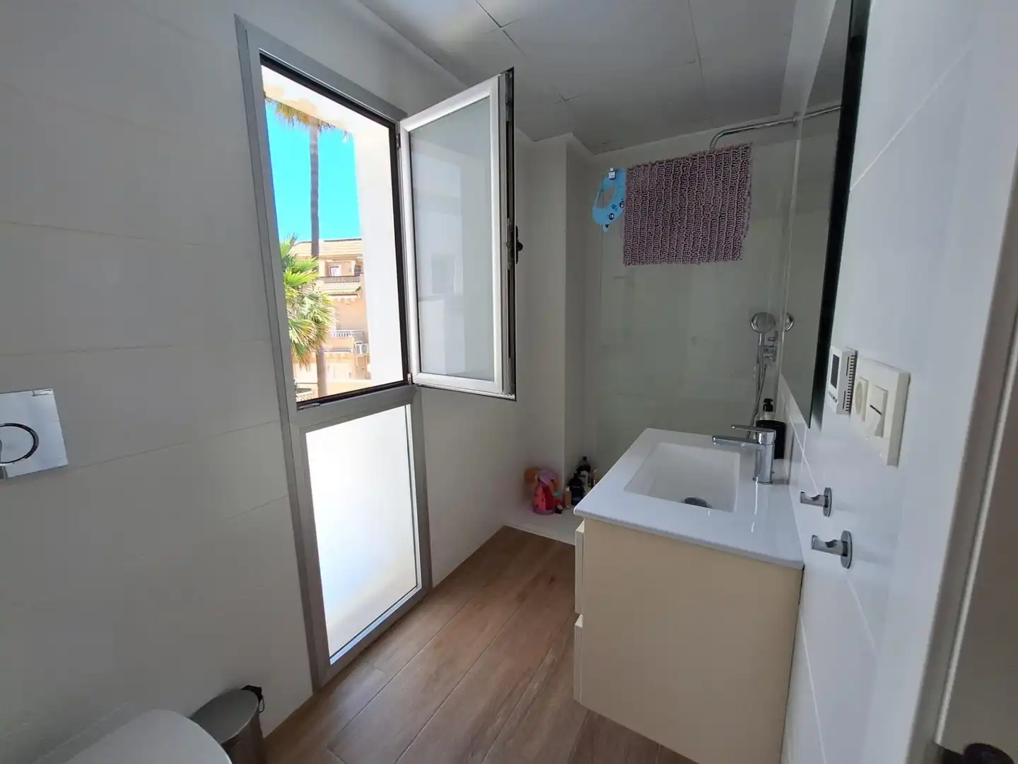 Bany de Casa o xalet en venda en Torrevieja amb Aire condicionat, Calefacció i Jardí privat