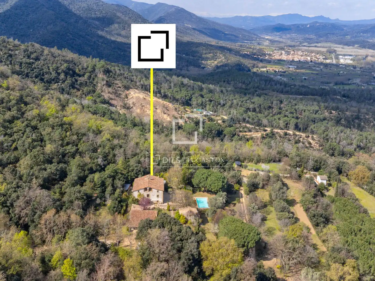 Country homes for sale in Anglès  with Air Conditioner, Private garden and Terrace