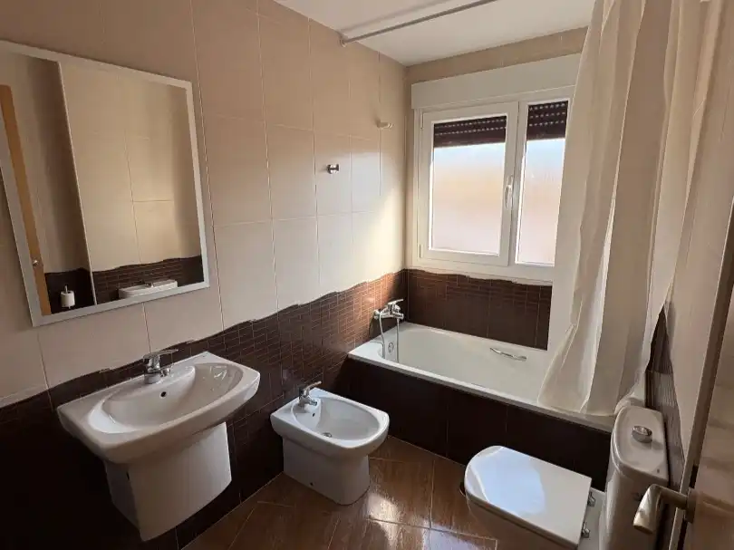 Bathroom of Flat for rent in Villarejo de Fuentes