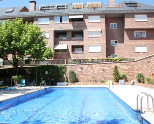 Swimming pool of Flat to rent in Majadahonda  with Air Conditioner, Heating and Parquet flooring