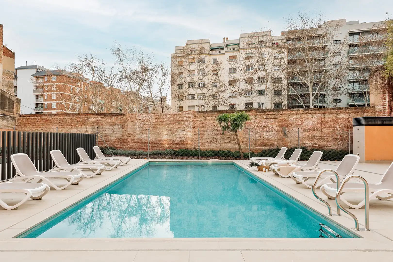 Swimming pool of Apartments for rent in Barcelona  with Air Conditioner, Heating and Terrace