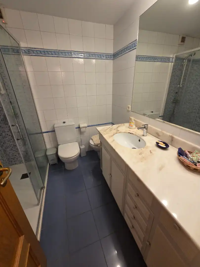 Badezimmer von Wohnung zum Verkauf in Vilafranca del Penedès mit Klimaanlage, Heizung und Parkett