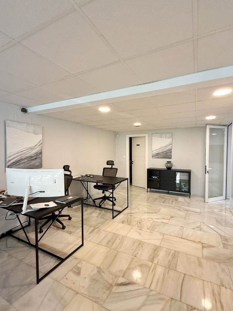 Oficina de lloguer en Marbella amb Aire condicionat, Calefacció i Moblat