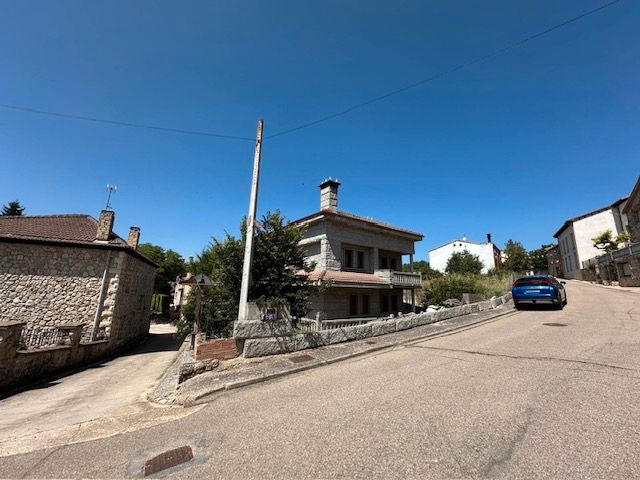 Vista exterior de Casa o xalet en venda en Villayerno Morquillas amb Jardí privat i Terrassa