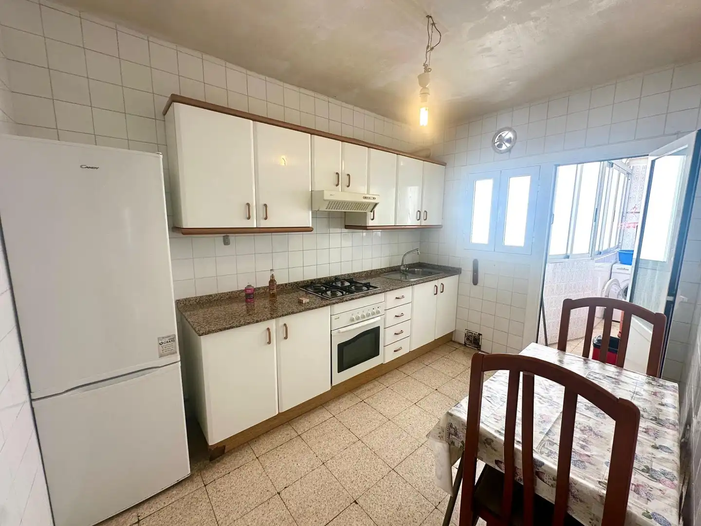 Cuina de Apartament en venda en Alicante / Alacant amb Terrassa, Moblat i Balcó
