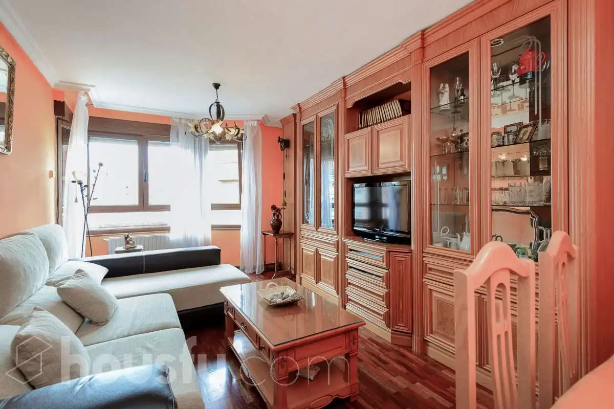 Flat for sale in Calle Mieres, Sama