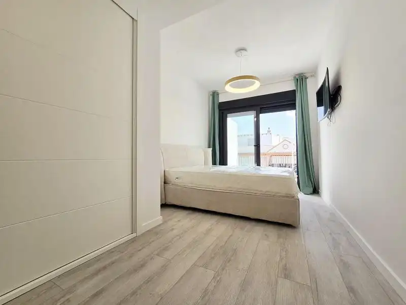 Dormitori de Àtic de lloguer en Estepona amb Aire condicionat, Terrassa i Piscina