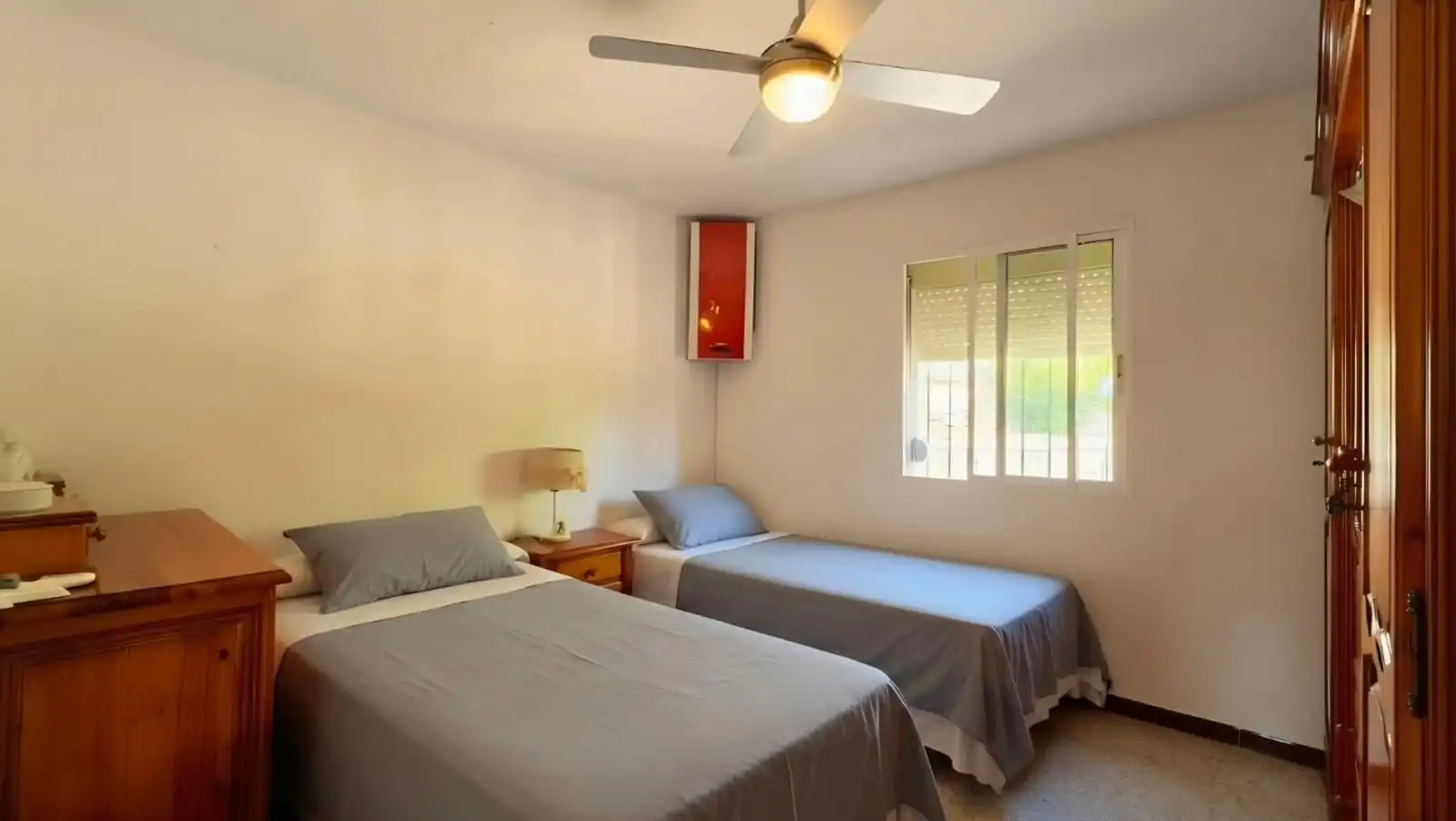 Dormitori de Casa o xalet en venda en Guillena amb Aire condicionat, Piscina i Moblat