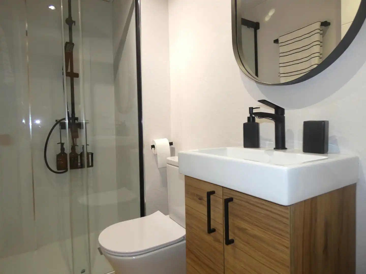 Bathroom of Detached homes for sale in Utebo  with Air Conditioner, Heating and Private garden