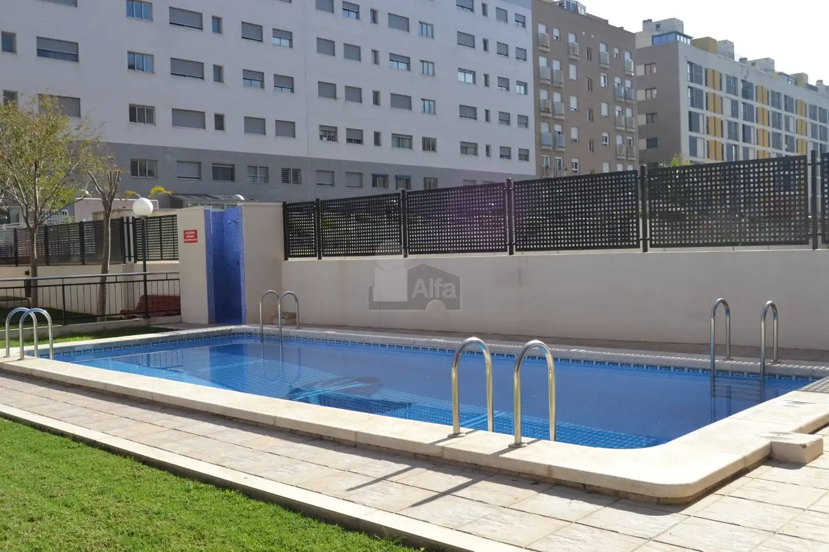 Piscina de Pis de lloguer en  Valencia Capital amb Aire condicionat, Terrassa i Moblat