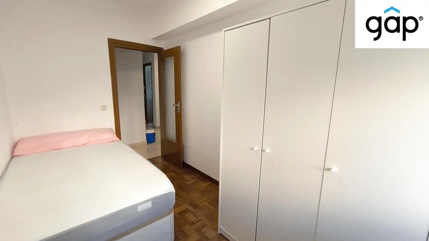 Schlafzimmer von Wohnung zur Miete in Cuenca mit Heizung, Terrasse und Möbliert