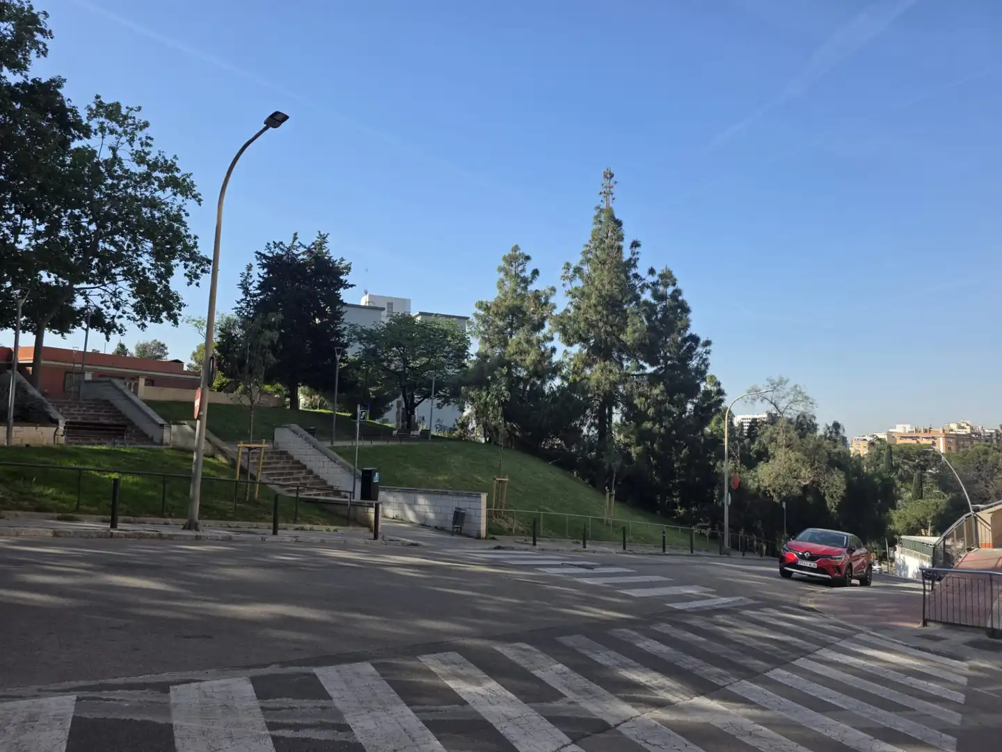 Außenansicht von Wohnung zum Verkauf in L'Hospitalet de Llobregat mit Ofen und Balkon