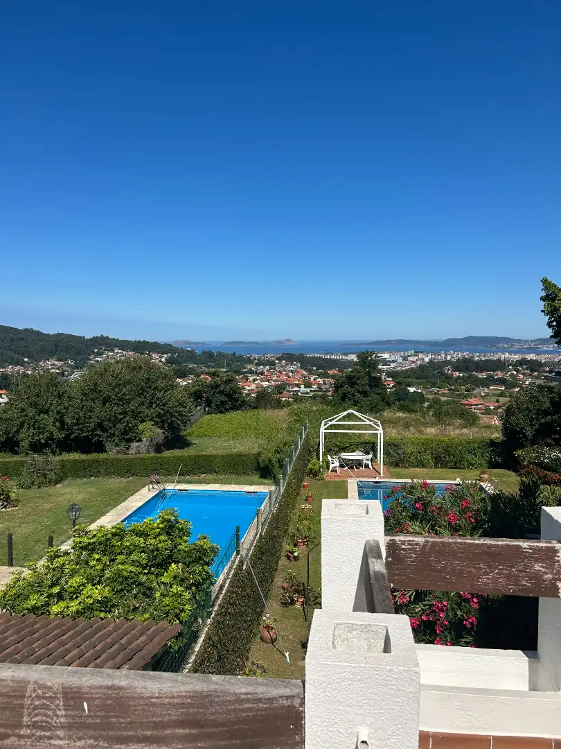Piscina de Casa o chalet en venta en Vigo  con Calefacción, Jardín privado y Parquet