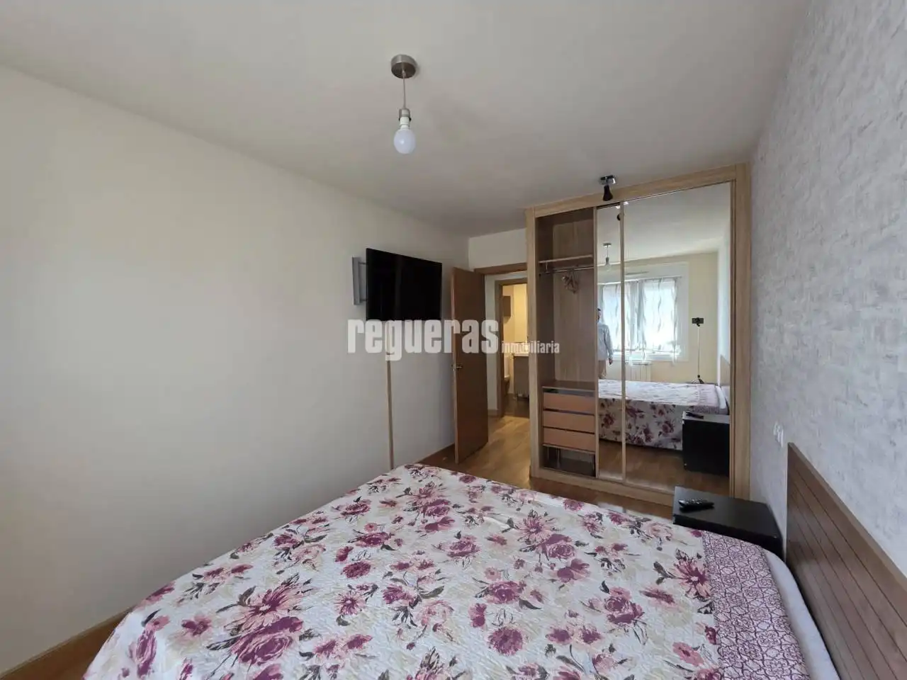 Habitación de Apartamento de alquiler en Avilés con Calefacción y Trastero