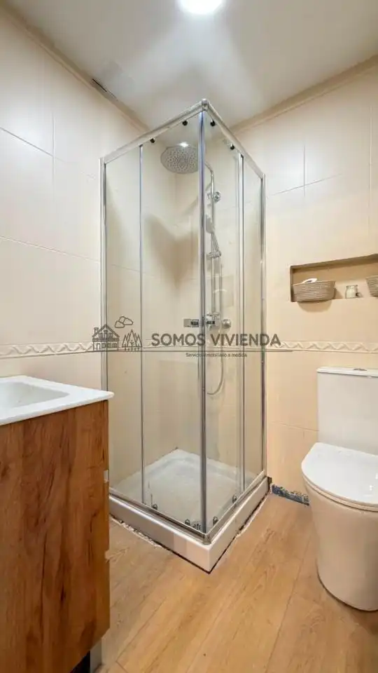 Bathroom of Flat for rent in Ourense Capital   with Heating and Furnished