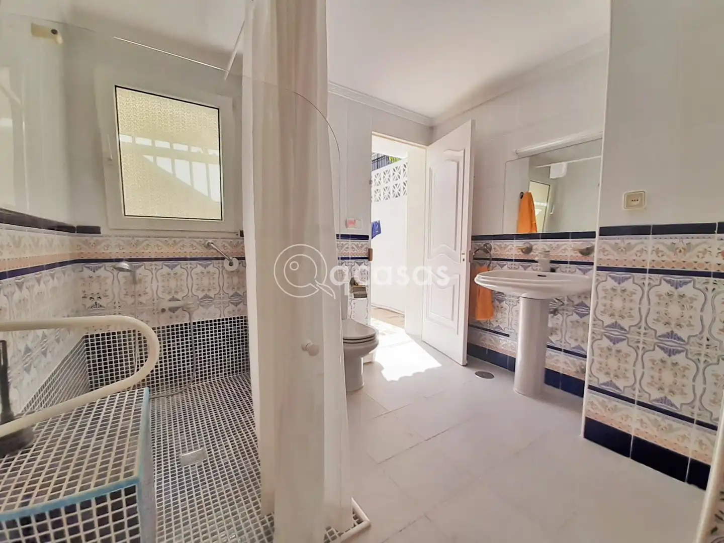 Bathroom of Houses for sale in Benalmádena  with Private garden, Terrace and Storage room
