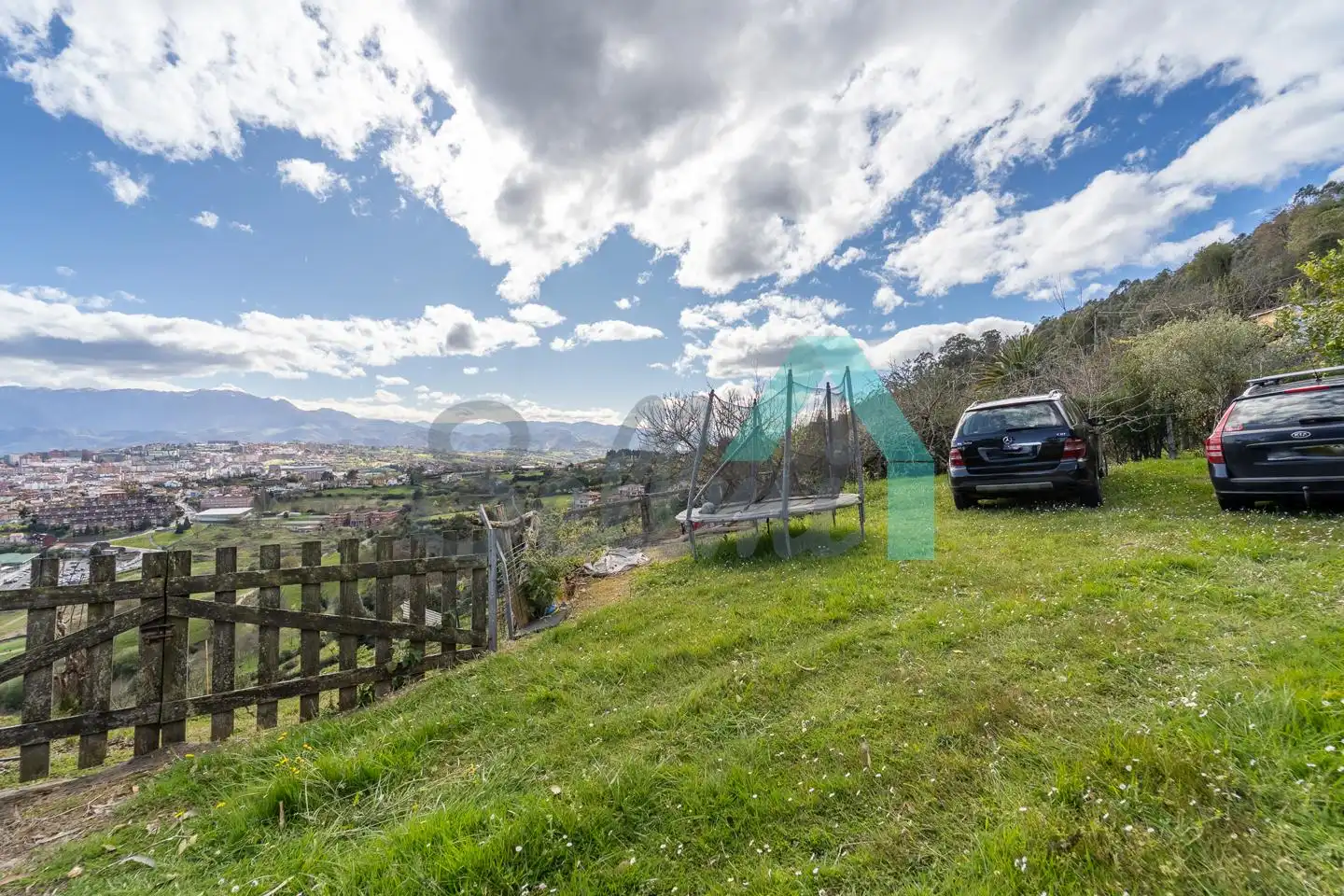Casa o xalet en venda en Oviedo  amb Jardí privat, Terrassa i Traster