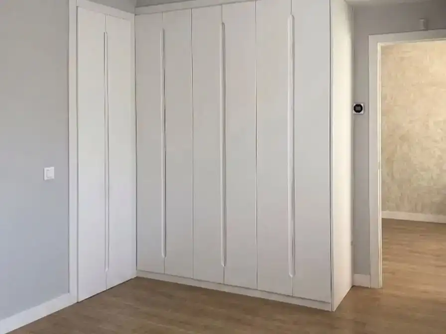 Schlafzimmer von Wohnung zur Miete in  Madrid Capital mit Klimaanlage und Balkon