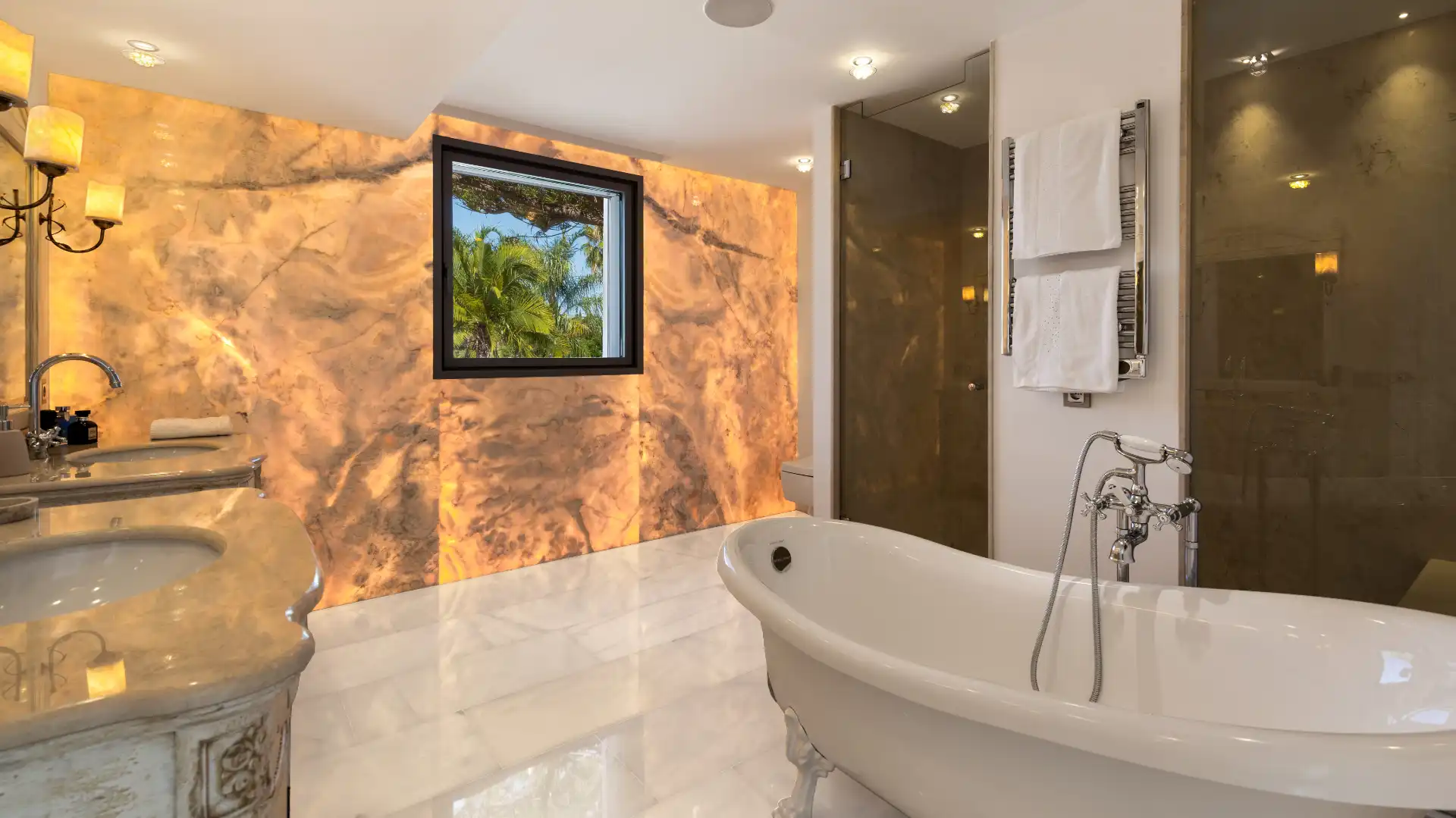 Baño de Casa o chalet en venta en Marbella con Aire acondicionado, Jardín privado y Terraza
