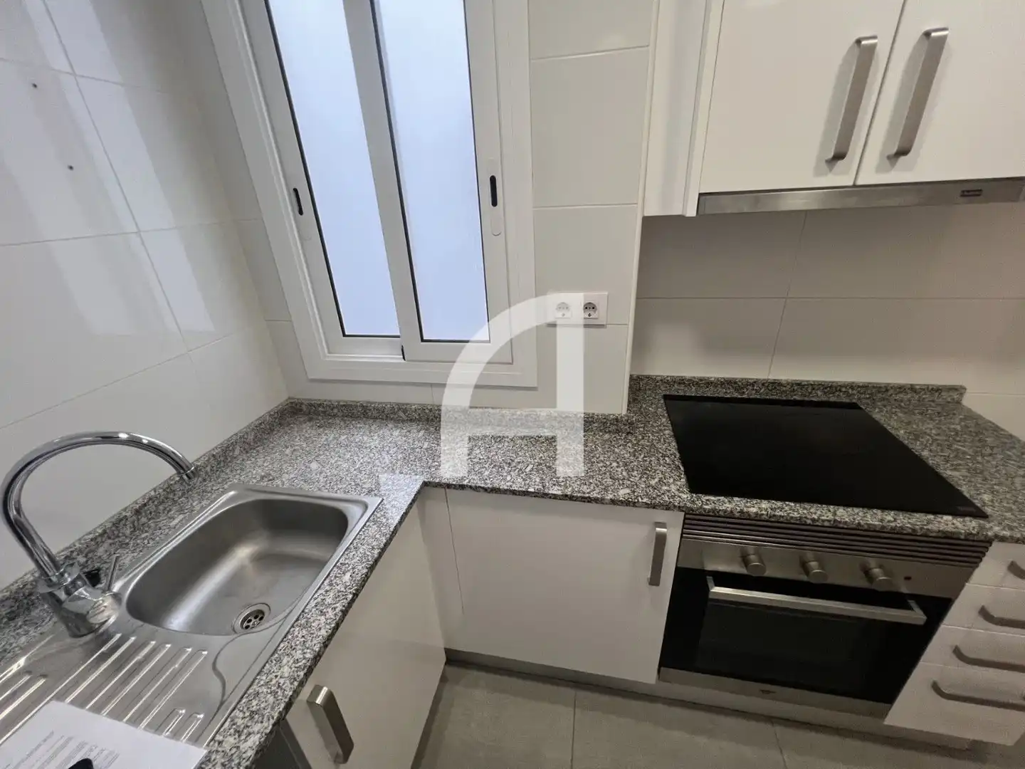 Cuina de Àtic de lloguer en Barcelona amb Parquet, Terrassa i Balcó