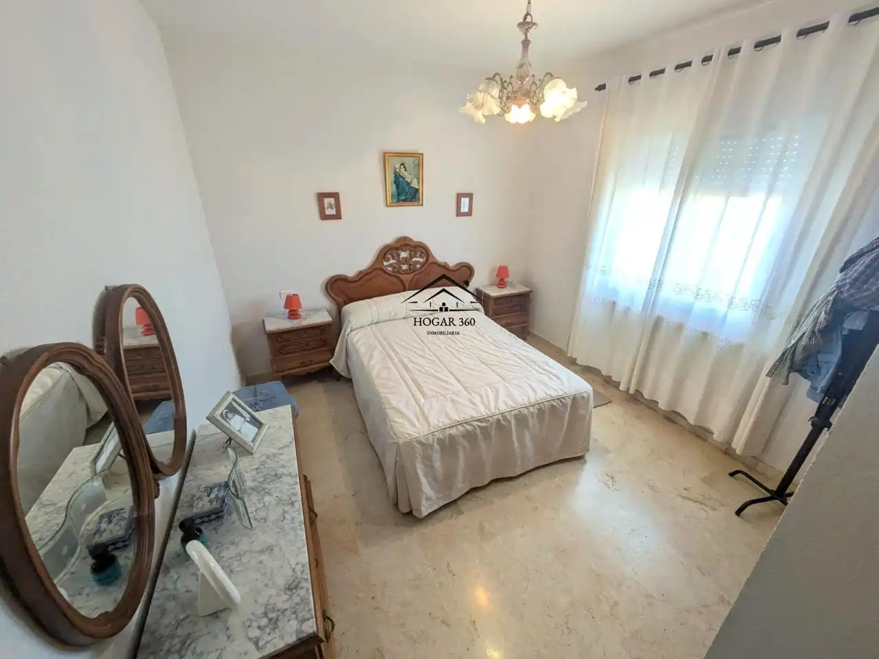 Dormitori de Casa o xalet en venda en Cáceres amb Aire condicionat, Jardí privat i Piscina
