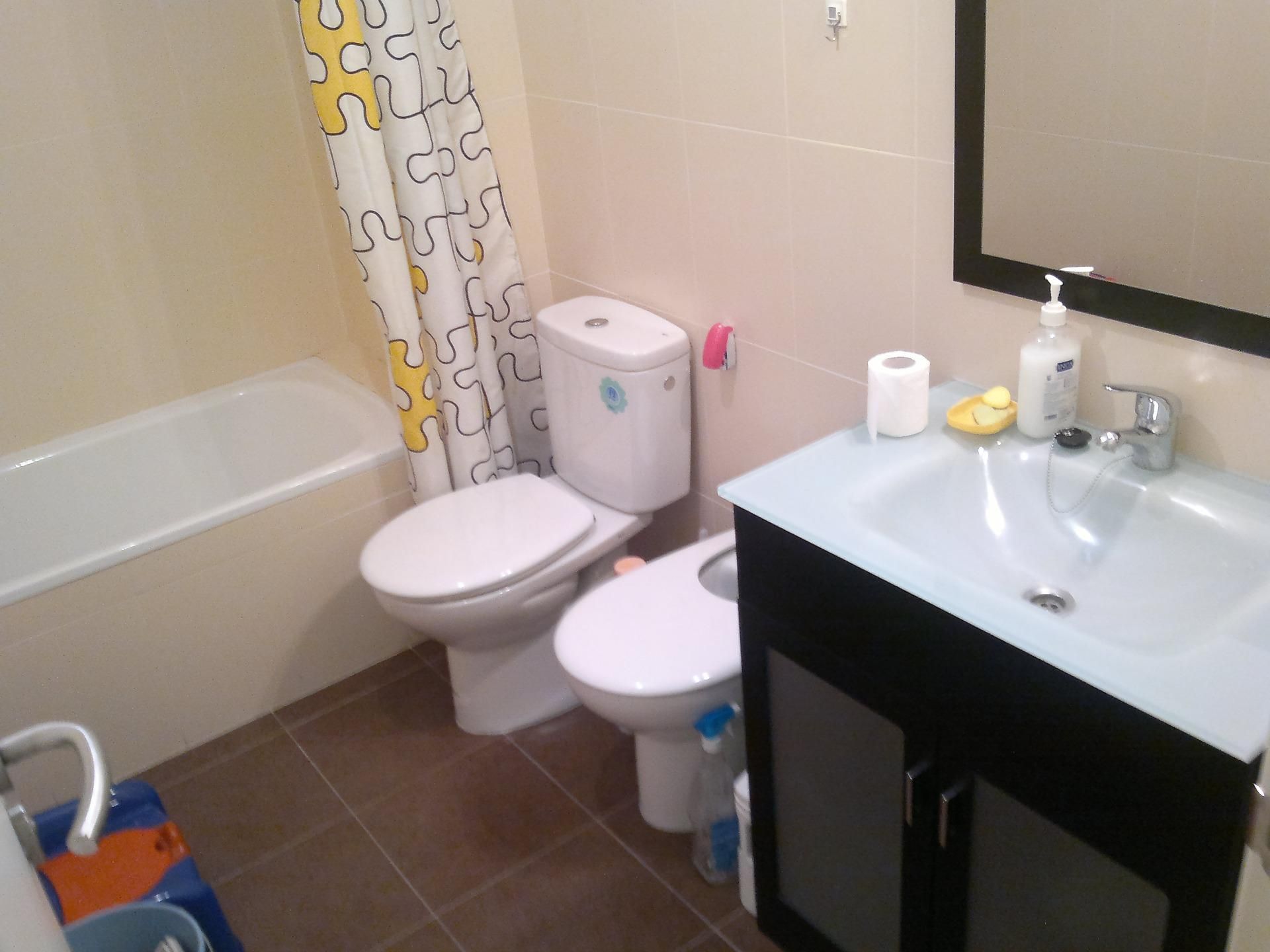 Bathroom of Flat for sale in Fuensalida  with Air Conditioner, Heating and Terrace