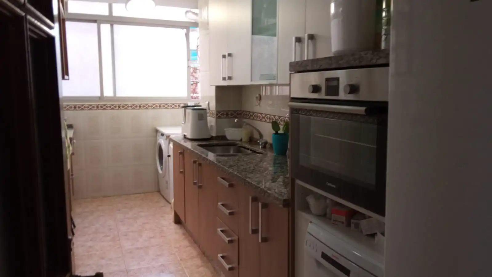 Cuina de Pis en venda en Granada amb Aire condicionat, Calefacció i Terrassa