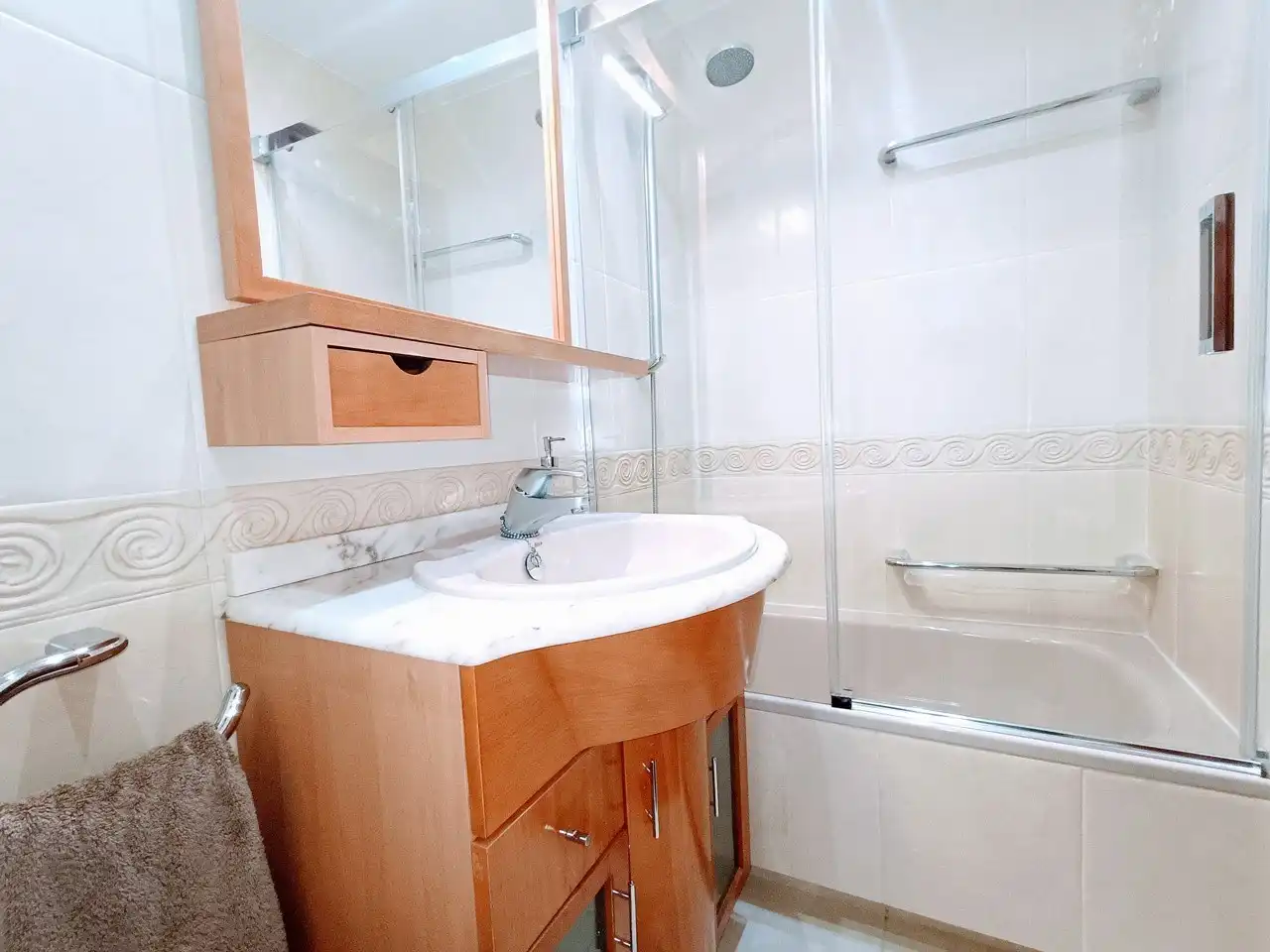 Badezimmer von Wohnung zur Miete in Madrid mit Klimaanlage, Heizung und Parkett